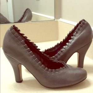 Madden girl grey heels with ruffles-size 6